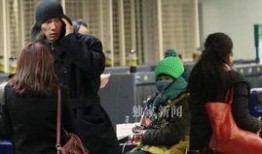 萌娃爆料爸爸视频对镜子,爸爸对镜自嘲瞬间，萌态十足引网友热议