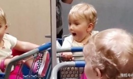 萌娃爆料爸爸视频对镜子,爸爸对镜自嘲瞬间，萌态十足引网友热议